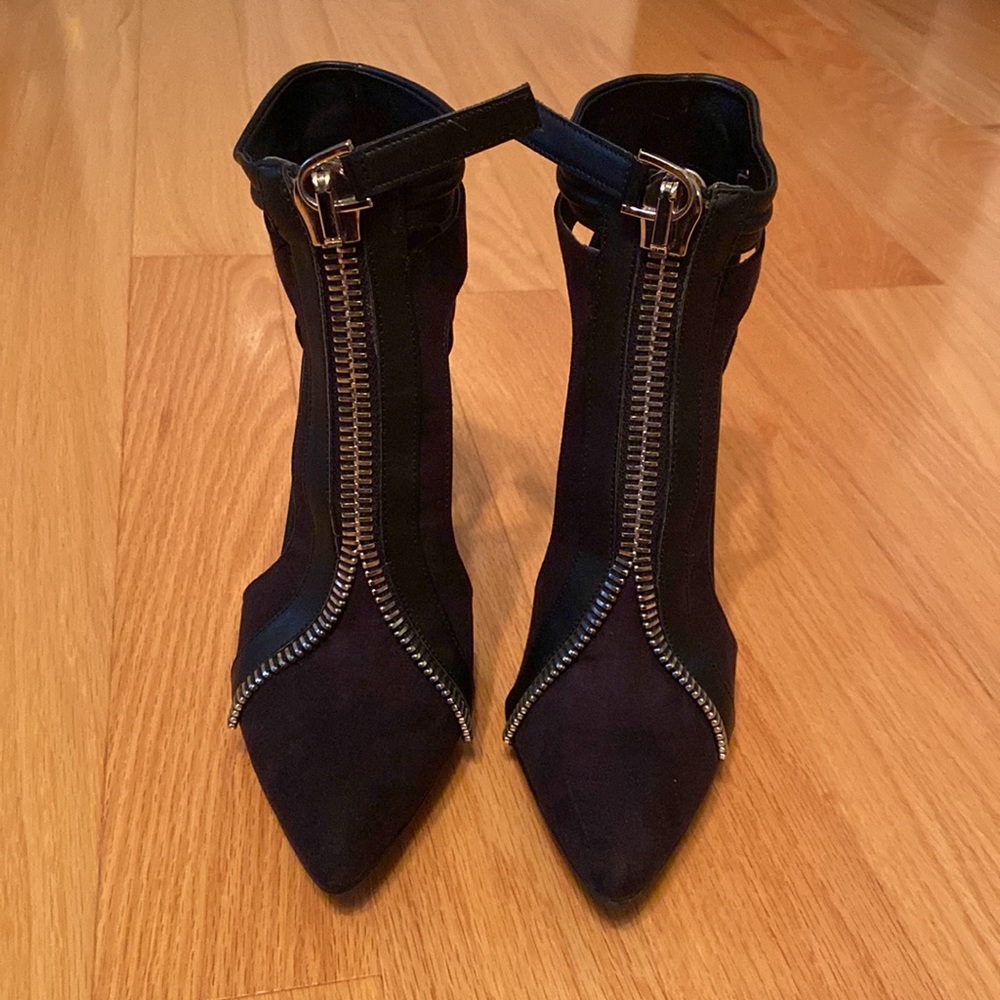 JUSTFAB Dhalian Women’s Zipper Black Stiletto’s